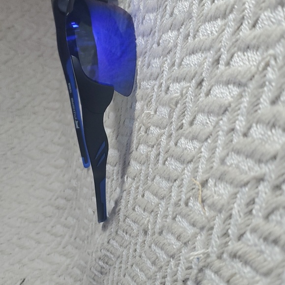 PUGS UV400 Protection Sunglasses Style# 208/PR#8 - Picture 2 of 5